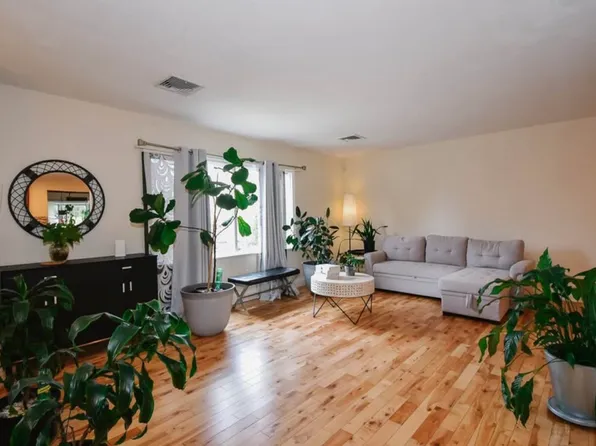 15 Inwood Dr #1, Naugatuck, CT 06770