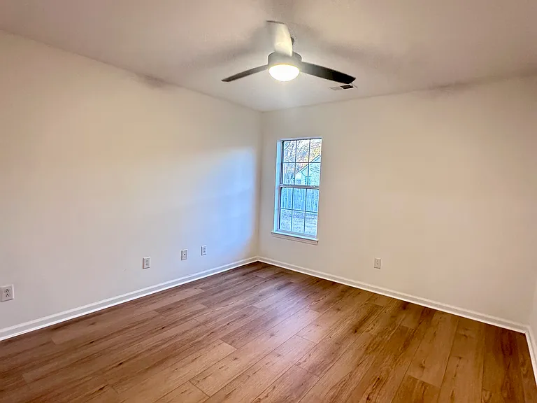 210 Barnwell St — Photo 12