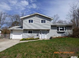 207 Elliot St, Brentwood, NY 11717