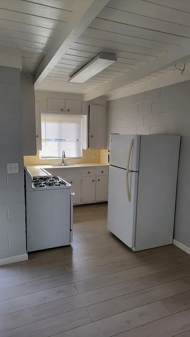 1 Bedroom Duplex in Roseville Available Now — Photo 2