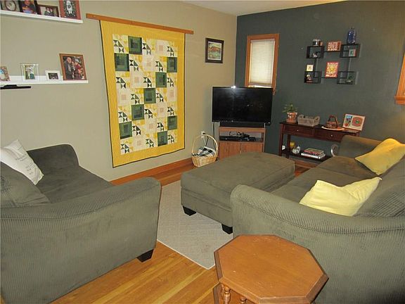 3rd image of 929 Evergreen Dr