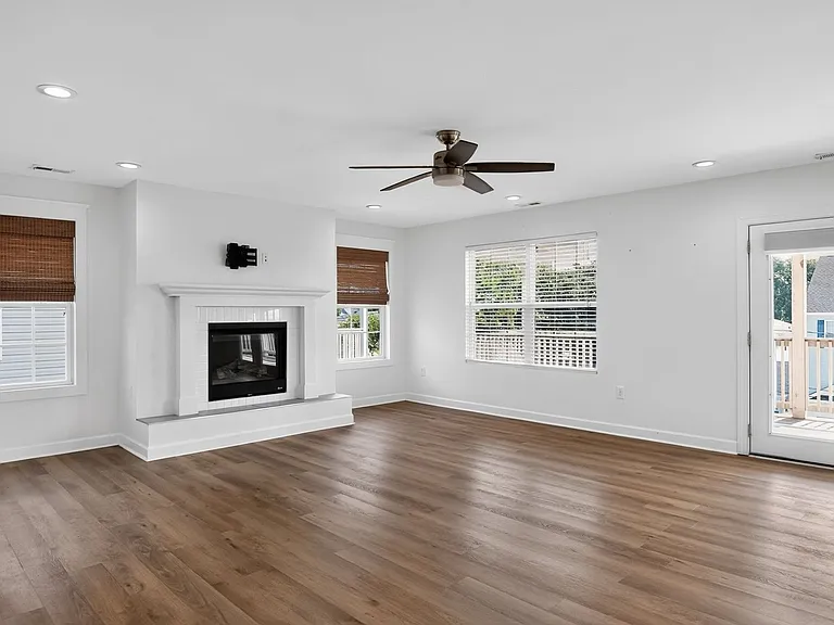 9609 Bay St #19 — Photo 16