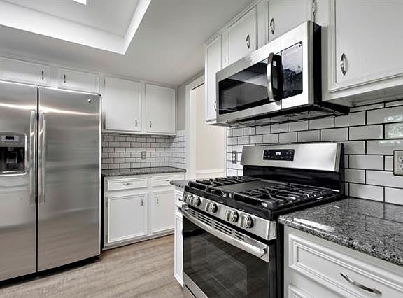 4th image of 2104 Creekview Dr