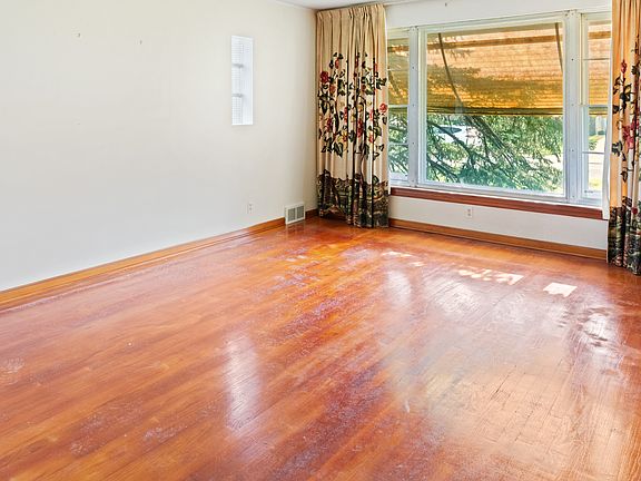 2nd image of 2725 Park St