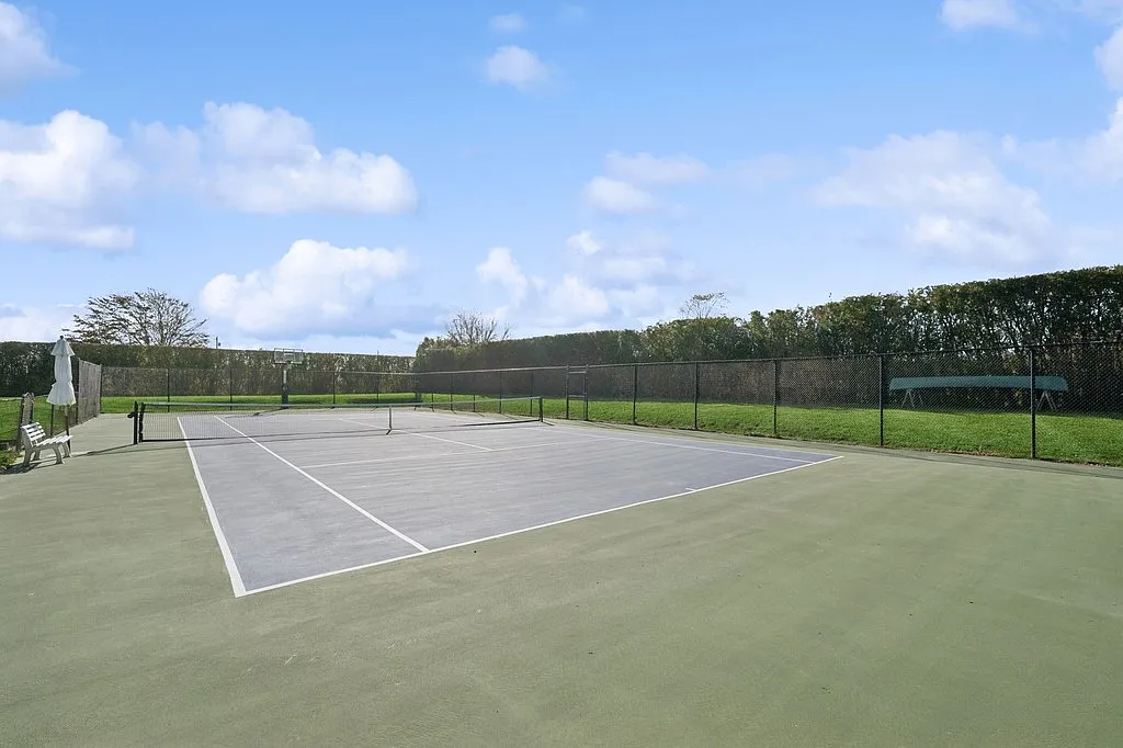 Spectacular South Of The Highway Rental With Tennis — Photo 3