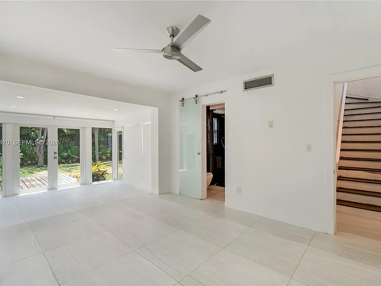 550 W 49th St — Photo 27