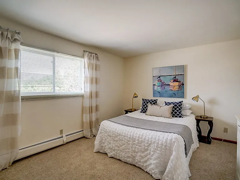 5568 Guilford Rd — Photo 10