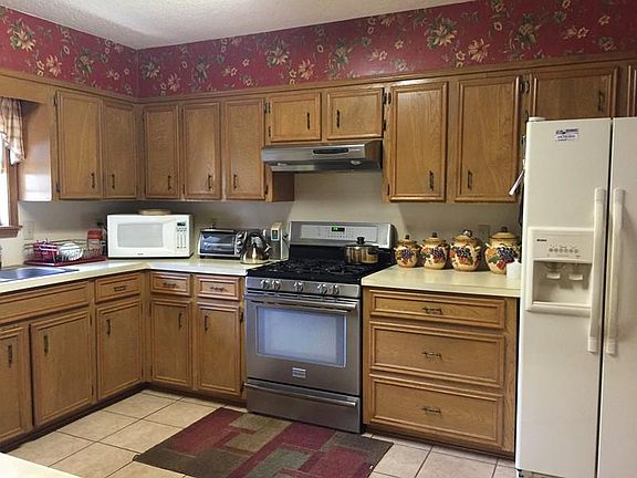 3rd image of 209 Julia Ann Dr
