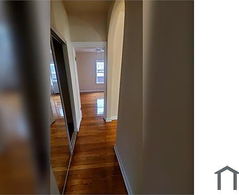 3rd image of 6944 S Oglesby Ave APT 1S