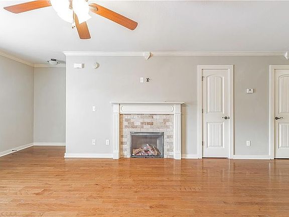 4th image of 2212 Karrington Rdg APT B