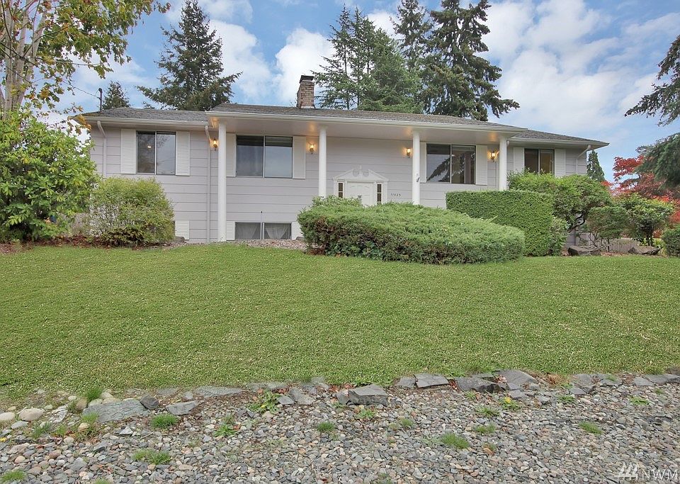 Beautiful colonial home in highly desired Racquet Club Estates. 