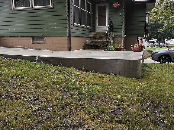 2nd image of 445 N Best St