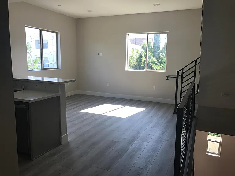 10937 Hesby St — Photo 32