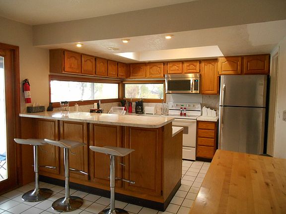 3rd image of 270 E Desert Rose Dr