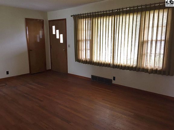 5th image of 303 W Jefferson Ave