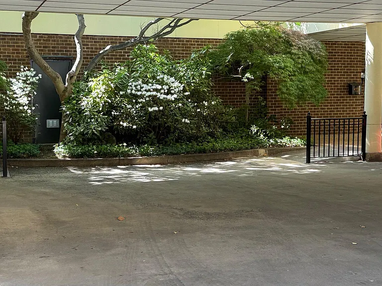 8330 Greensboro Dr #6/0003 — Photo 9