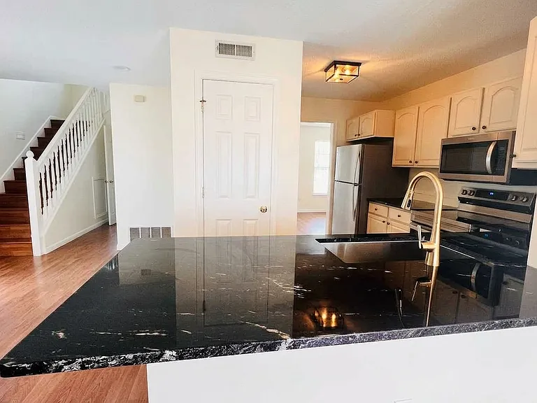 3590 S Oaklawn Cir — Photo 4
