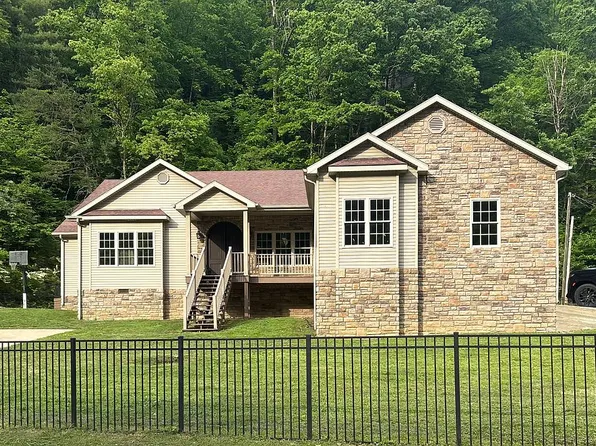1852 Raccoon Rd, Raccoon, KY 41557