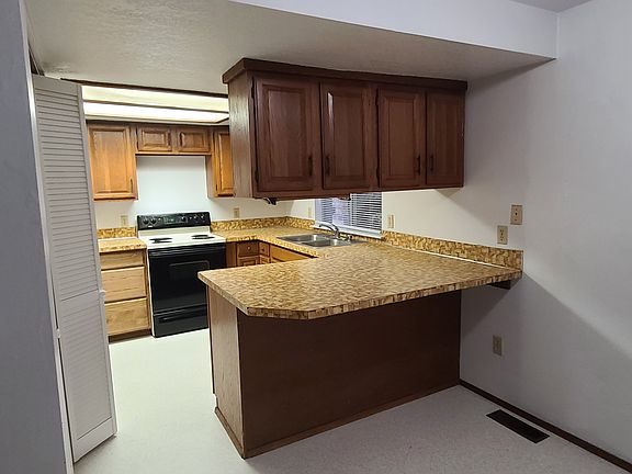 2nd image of 1124 Lower Marine Dr #A