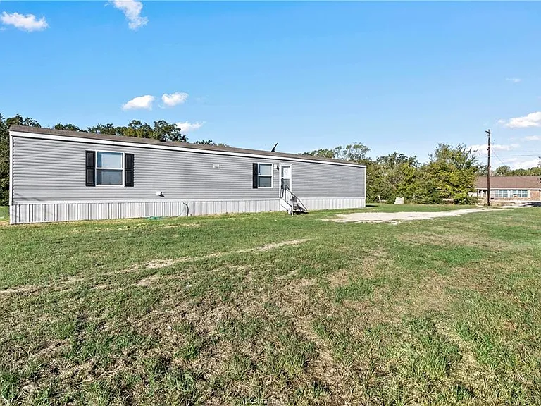 3933 N Graham Rd — Photo 5