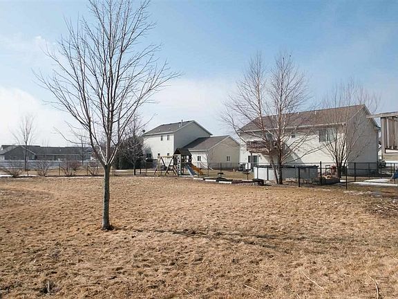 2nd image of 1490 Velvet Ln