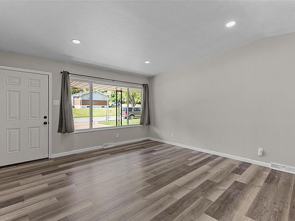 3rd image of 9928 Castle Dr
