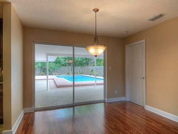 3rd image of 1127 Seminole Dr
