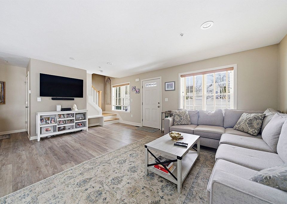 1st image of 138 Elm St APT 38
