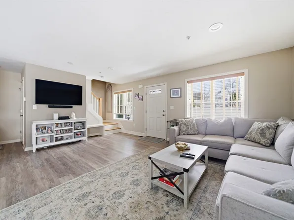 138 Elm St APT 38, Kingston, MA 02364