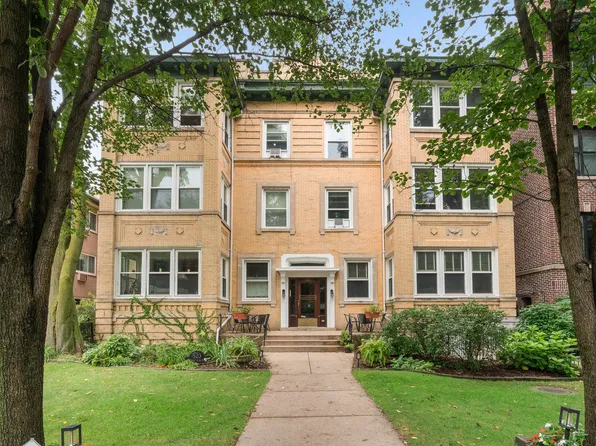 520 W Roscoe St #3E, Chicago, IL 60657