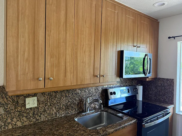 1423 Holly Heights Dr #13 — Photo 2