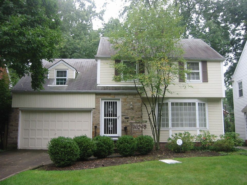 Open House 2-4 3 Spacious Bdrs  1.5 Baths