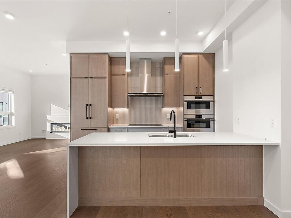 1st image of 1102 Esquimalt Rd #503