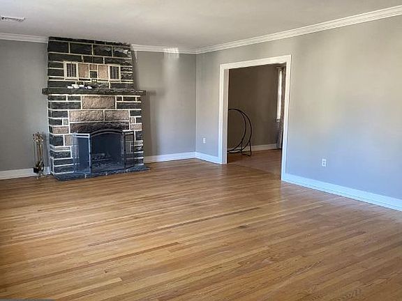 5th image of 266 Morris St