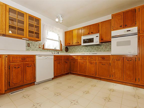 5th image of 2444 Via Miralesta Dr