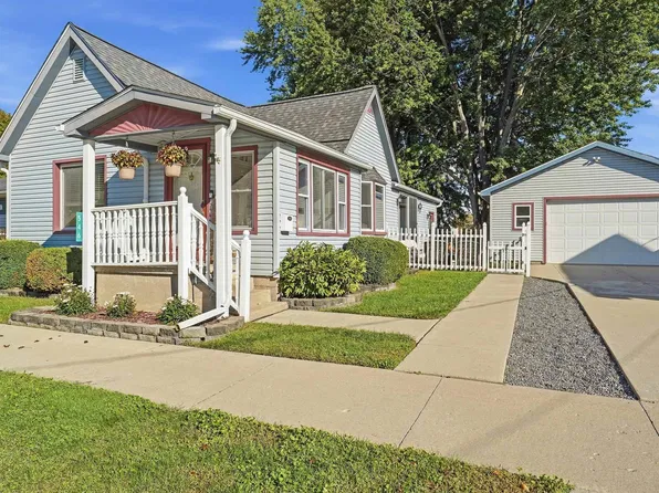 546 Robertson St, Marine City, MI 48039
