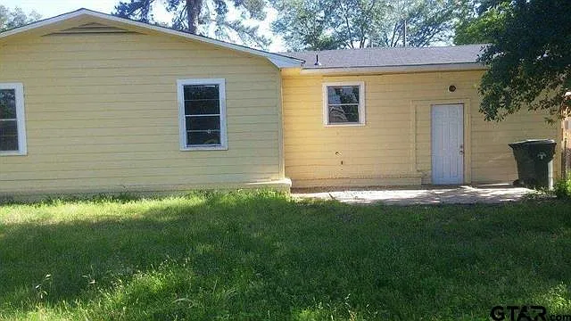 3 bed, 1015 sqft, $1,300 — Photo 3