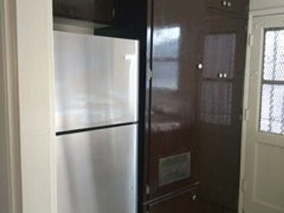 4th image of 350 E Plymouth St APT 1