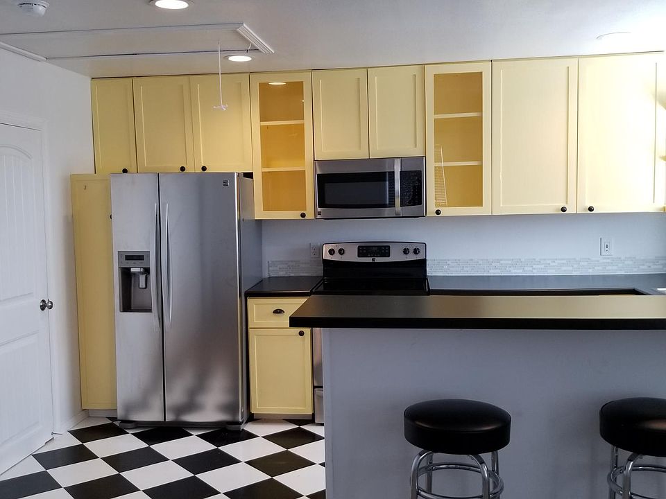 1st image of 200 S 8th St
