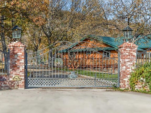 2nd image of 601 Outsen Rd