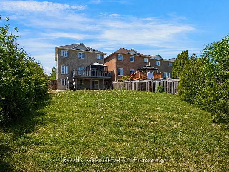 15 Roundstone Dr — Photo 28