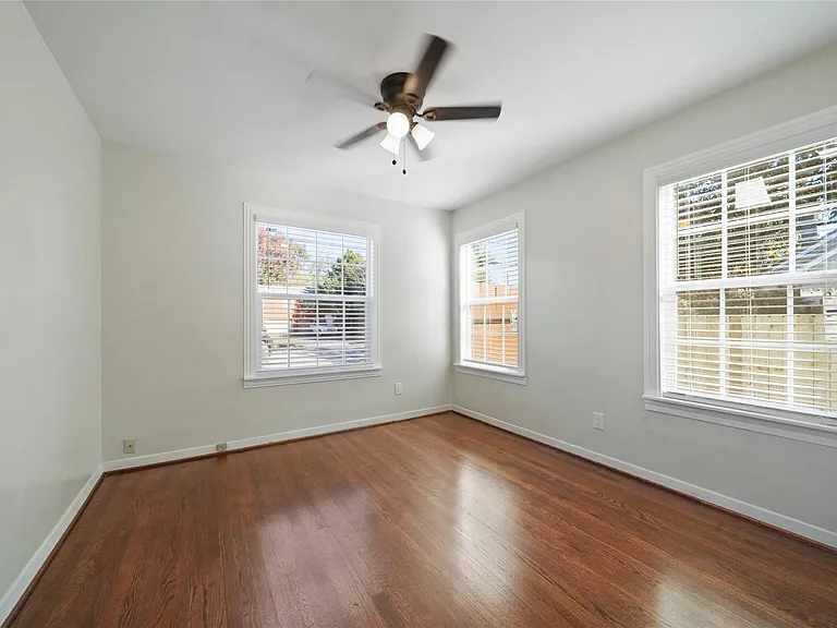 906 Gale St — Photo 10
