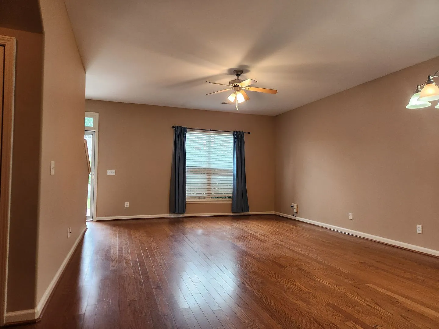 Spacious 4 bedroom 2.5 Bathroom Home in Berwick on a quiet street! — Photo 2