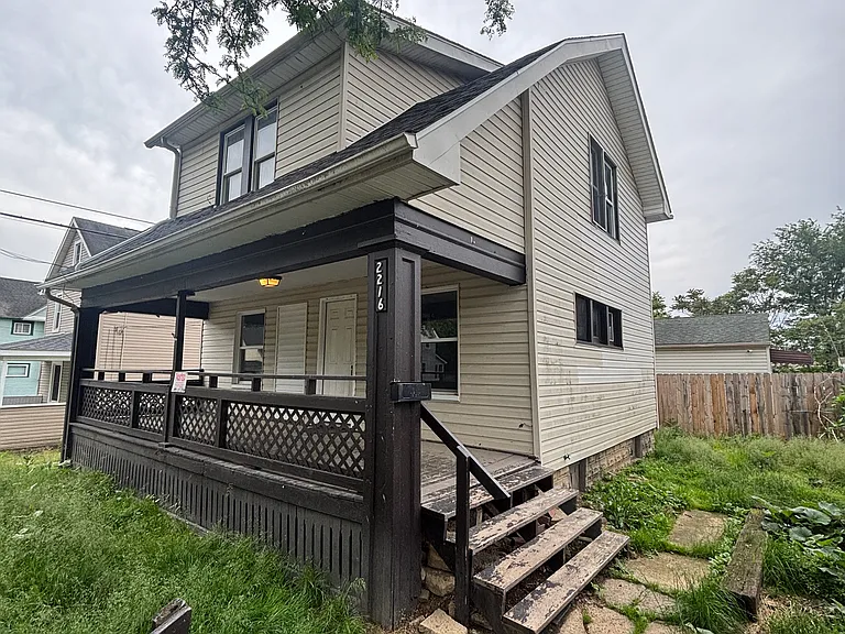 2216 10th St SW — Photo 2