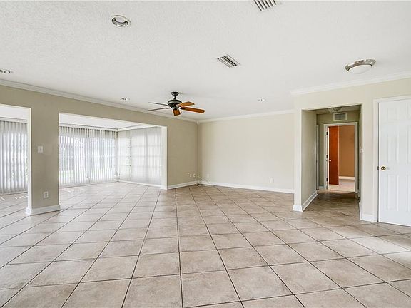 3rd image of 1207 Everglades Ave