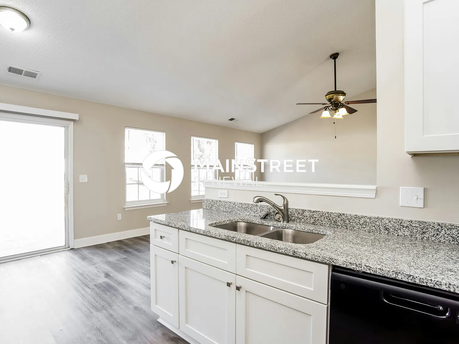 1008 Glen Hollow Dr — Photo 4