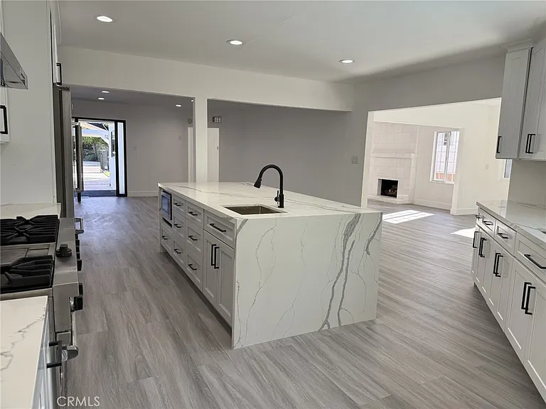 5527 Beckford Ave — Photo 11