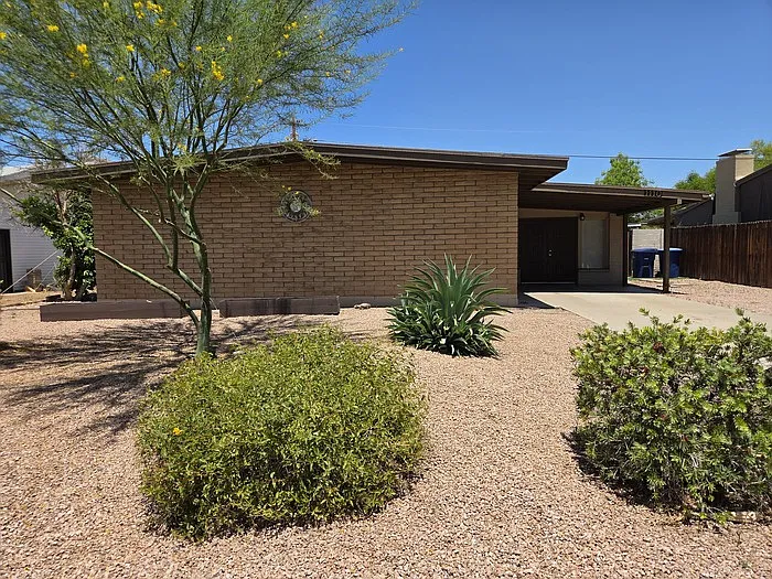 1110 E Broadmor Dr — Photo 1