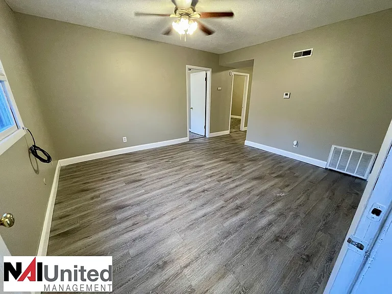 1601 S Alice St — Photo 2
