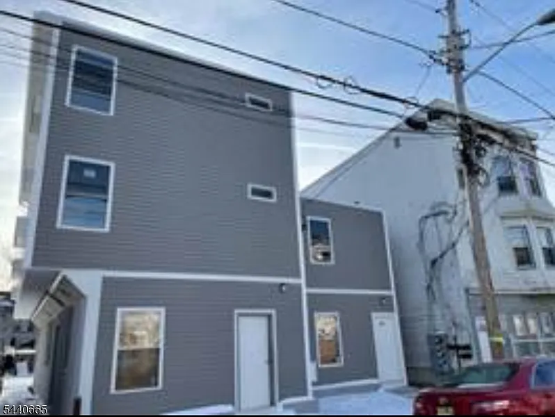 2 bed, 1.0 bath, $1,660 — Photo 4